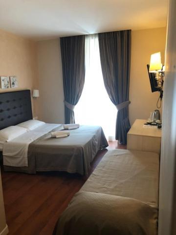 Elle Cavour Guest House Rome Bagian luar foto