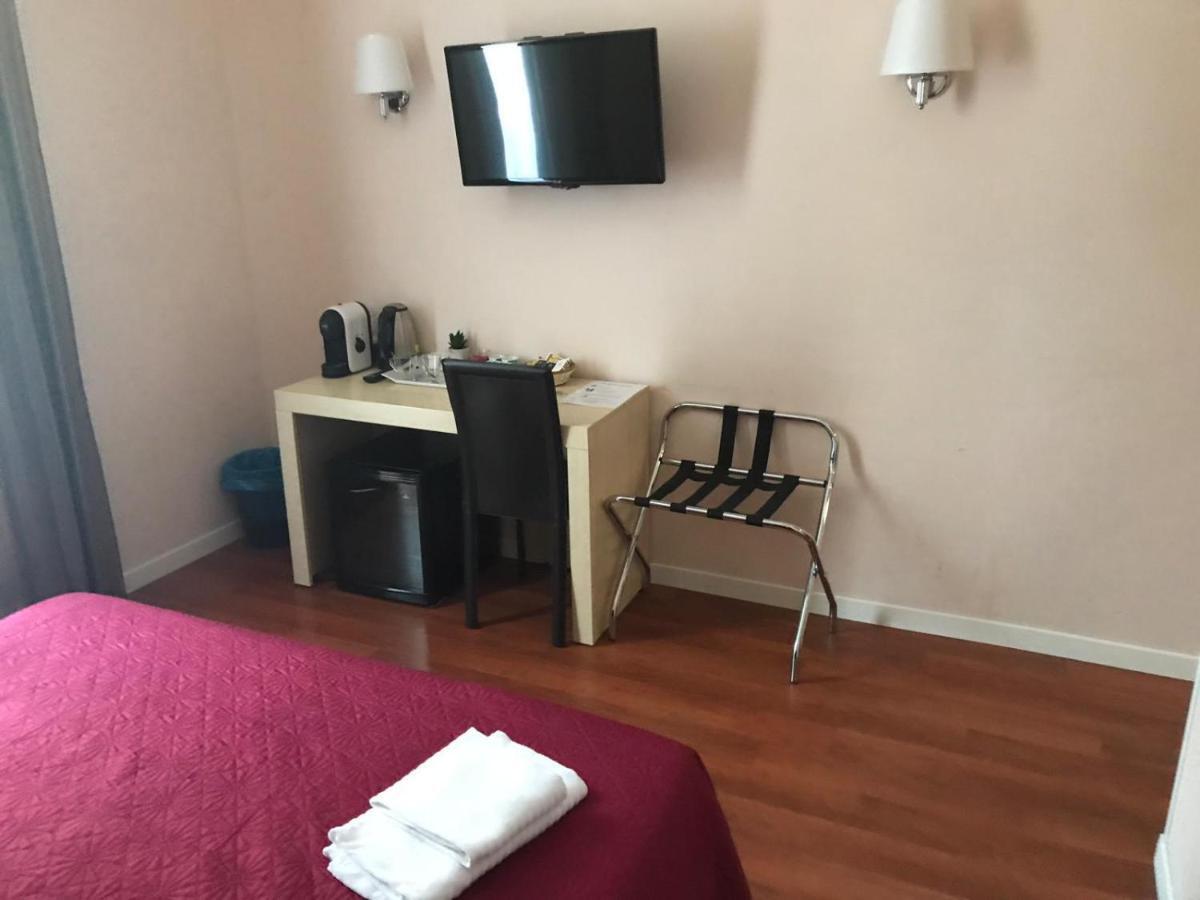 Elle Cavour Guest House Rome Bagian luar foto